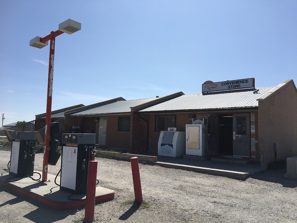 Blue Mountains Gas & Grocery Store | 1480 15 Ave, Brocket, AB T0K 0H0, Canada | Phone: (403) 965-9901