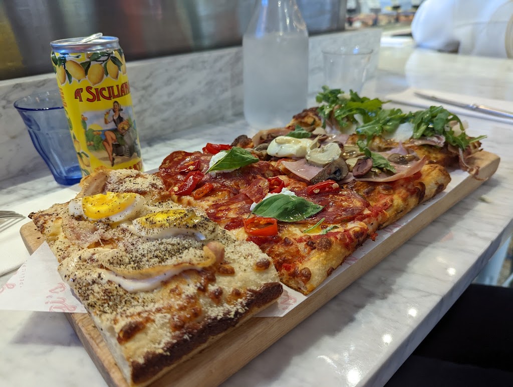 Gigis déli et pizza | 145d Boul Labelle, Rosemère, QC J7A 1B1, Canada | Phone: (450) 951-7785