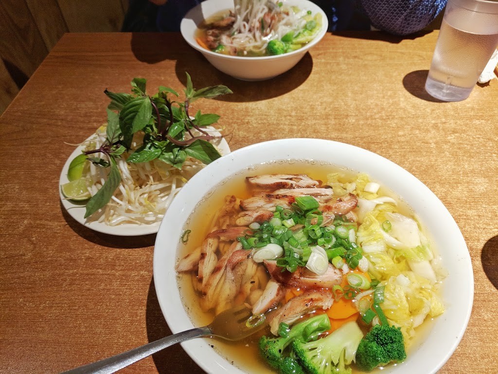 Restaurant Pho Rosemont | 435 Boulevard Rosemont, Montréal, QC H2S 1Z2, Canada | Phone: (514) 271-2696