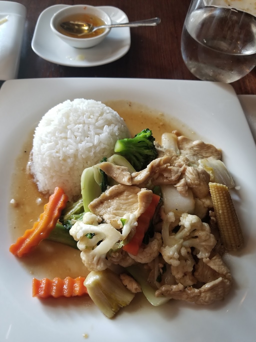 Soontorn Bahn Thai | 210 Lakeshore Rd E, Oakville, ON L6J 1H8, Canada | Phone: (905) 815-8488