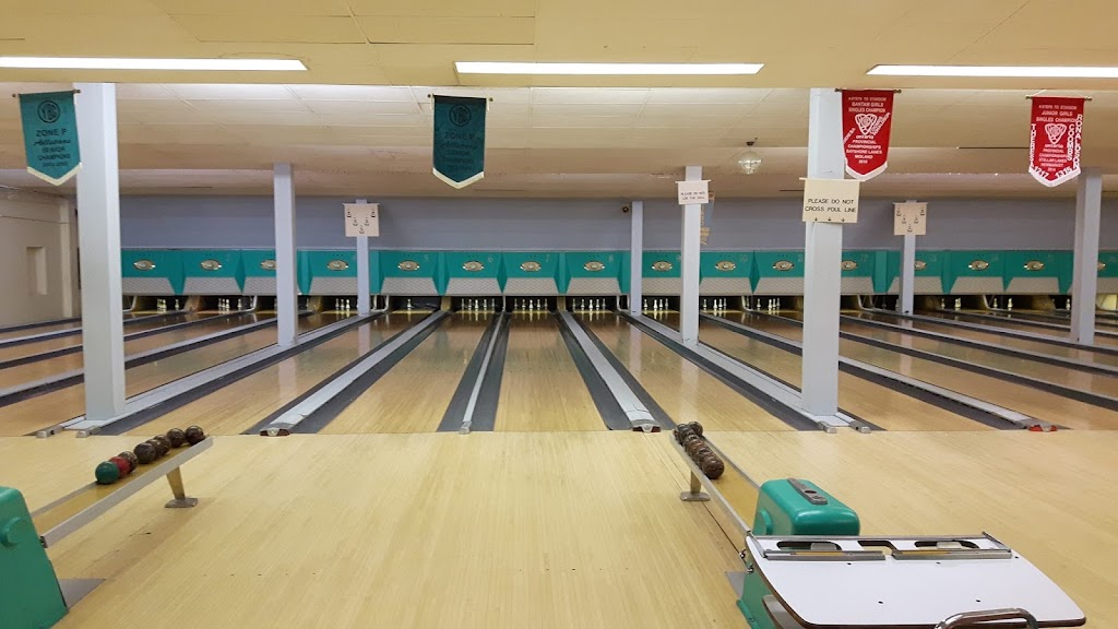 North Park Bowl | 1359 Lawrence Ave W, North York, ON M6L 1A4, Canada | Phone: (416) 835-1664