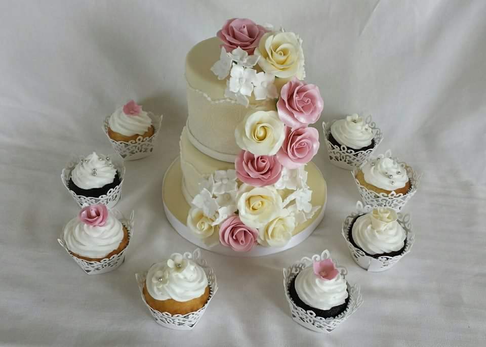 Charismatic Cakes by Jenn | 78 Meadowglade Rd, Courtice, ON L1E 3H9, Canada | Phone: (905) 721-2026