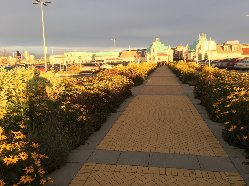 Airport Employees Parking | Templeton Station Rd, Richmond, BC V7B 0A8, Canada | Phone: (604) 207-7077