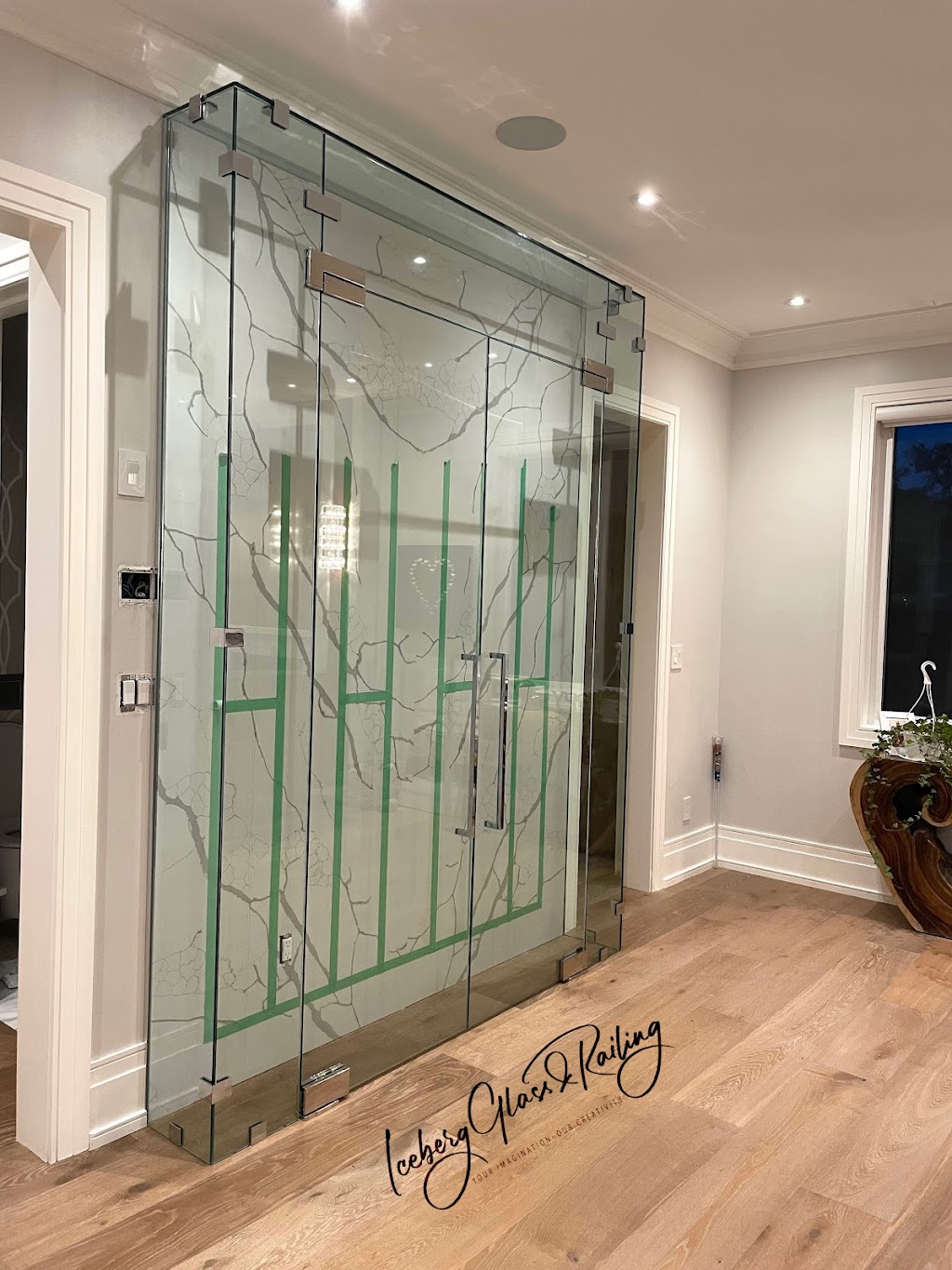 Iceberg Glass&Railing Ltd | 87 Southdown Ave, Vaughan, ON L6A 4N4, Canada | Phone: (647) 802-8643