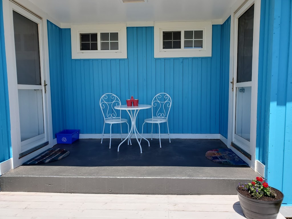 Sirens Beach Motel | 7 Cape Rd, North Lake, PE C0A 2B0, Canada | Phone: (902) 357-2228