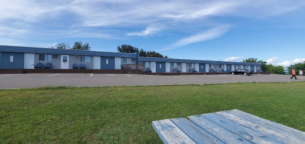 Motel Avantage | 112 Bd de lAnse, Roberval, QC G8H 1Y9, Canada | Phone: (418) 275-4880