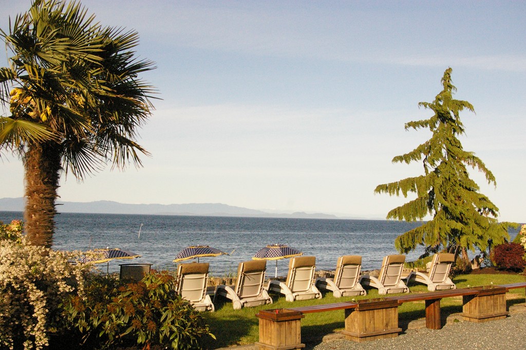 Qualicum Breeze Beach Resort | 6695 Island Hwy W, Bowser, BC V0R 1G0, Canada | Phone: (250) 757-8595