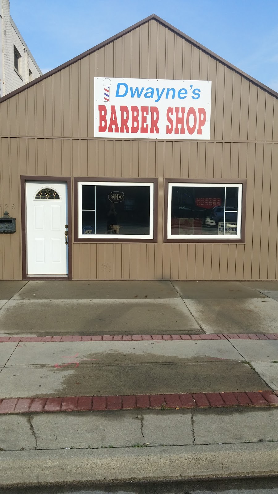 Dwaynes Barber Shop | 229 Parkdale Ave N, Hamilton, ON L8H 5X4, Canada | Phone: (905) 549-3465