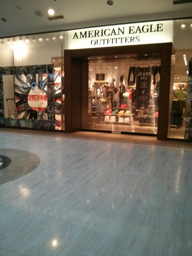 American Eagle Outfitters | 5401 Boulevard des Galeries Space #170, Quebec City, QC G2K 1N4, Canada | Phone: (418) 623-0661