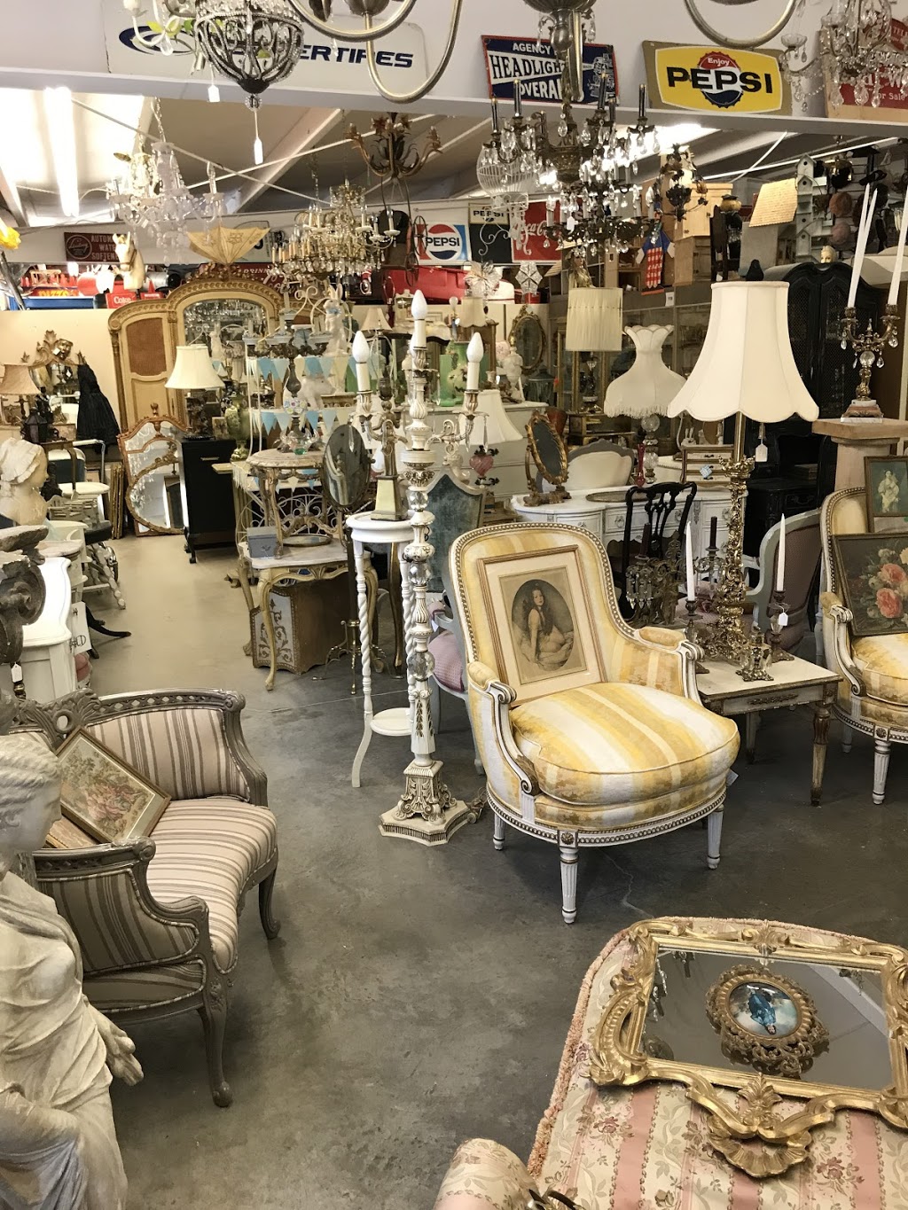 Clappison Corners Antiques | 845 Hwy 6 N, Hamilton, ON L8N 2Z7, Canada | Phone: (905) 690-9209