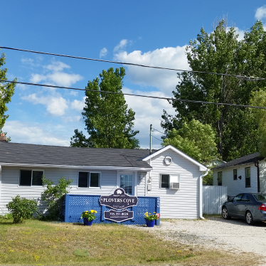 Plovers Cove Cottage | 23 Dunkerron Avenue, Wasaga Beach, ON L9Z 2H4, Canada | Phone: (888) 242-4288