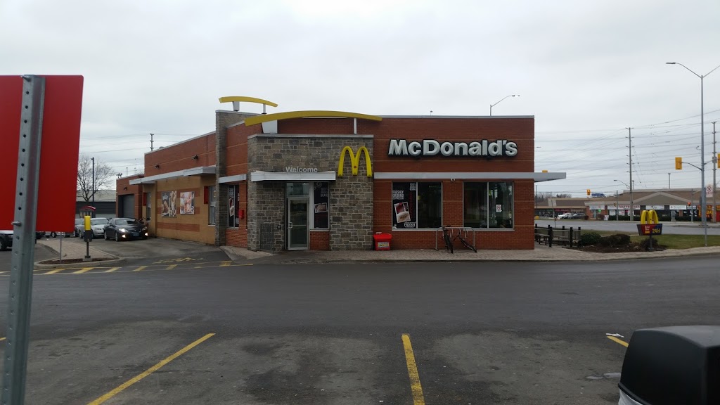 McDonalds | 3510 Derry Rd E, Mississauga, ON L4T 3V7, Canada | Phone: (905) 677-8711