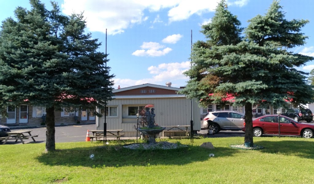 Maple Leaf Motel | 381 Talbot Rd, Delhi, ON N4B 2A1, Canada | Phone: (226) 786-0186