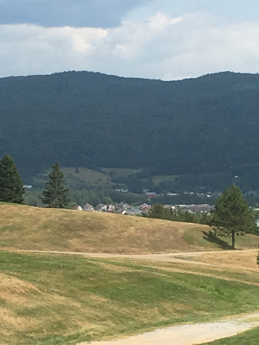 Club de golf Le Loup de Baie St-Paul | 40 Chemin de lÉquerre, Baie-Saint-Paul, QC G3Z 2Y7, Canada | Phone: (418) 435-2117