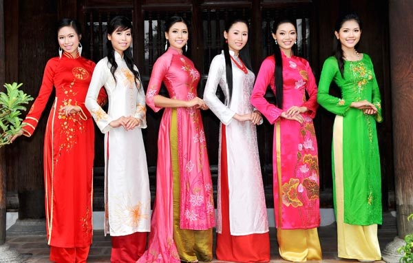 KYMS AO DAI | 30 Eileen Ave, York, ON M6N 1V4, Canada | Phone: (647) 350-0655