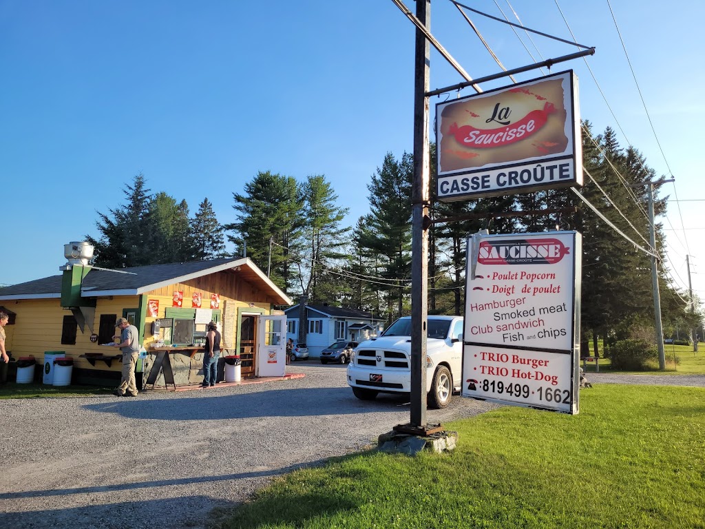 Casse-Croûte La Saucisse | 1221 Bd des Ruisseaux, Mont-Laurier, QC J9E 3B1, Canada | Phone: (819) 499-1662