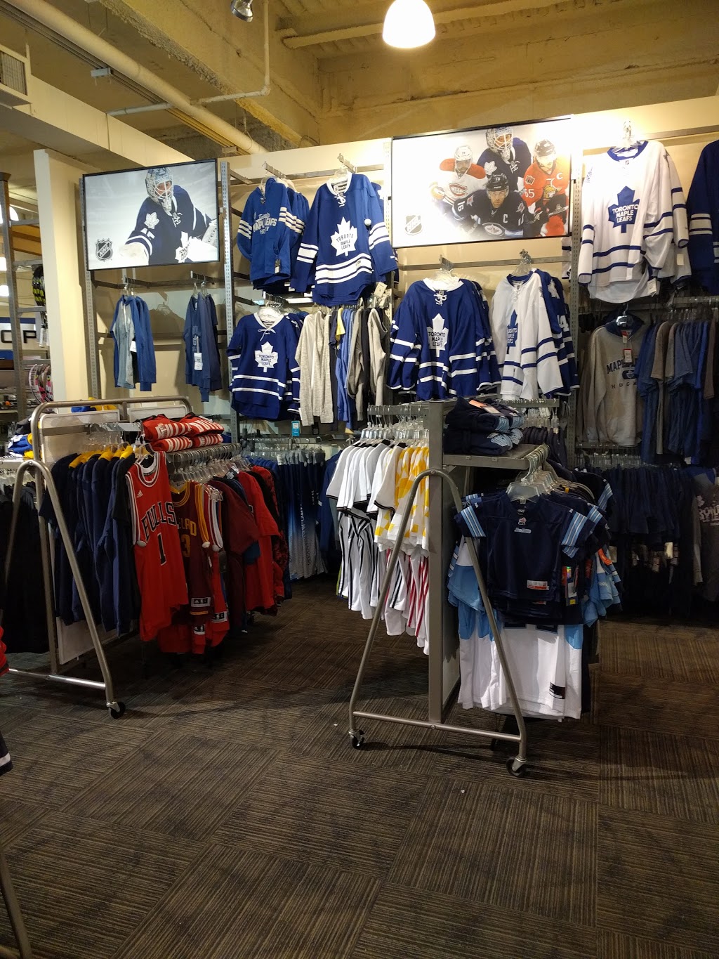 Sport Chek | and Kiosk 0702K, 25 Peel Centre Dr Unit 0124A, Brampton, ON L6T 3R5, Canada | Phone: (905) 789-8965