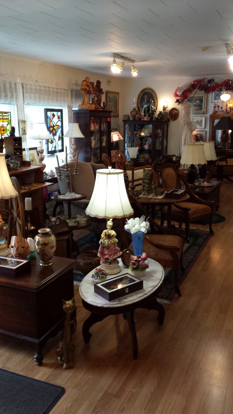 Antiquites ER | 84, av de la Providence, Lachute, QC J8H 3K9, Canada | Phone: (450) 562-5695