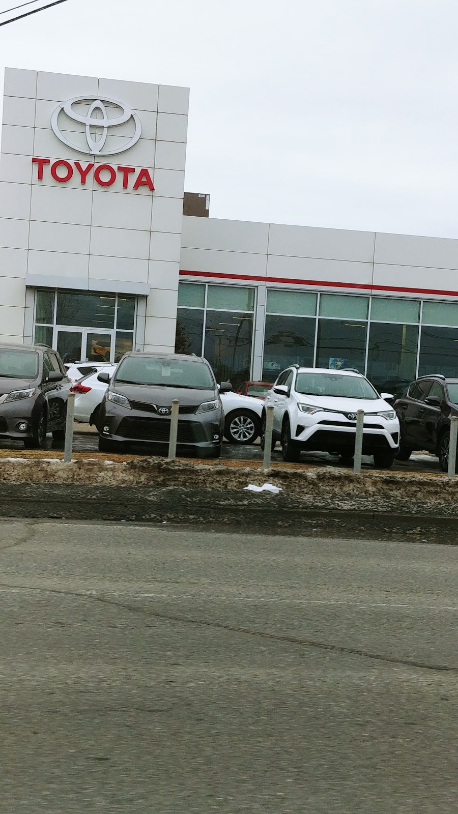 Toyota Victoriaville - Roy Auto Group | 465 Boulevard des Bois Francs N, Victoriaville, QC G6P 1H1, Canada | Phone: (819) 758-8000