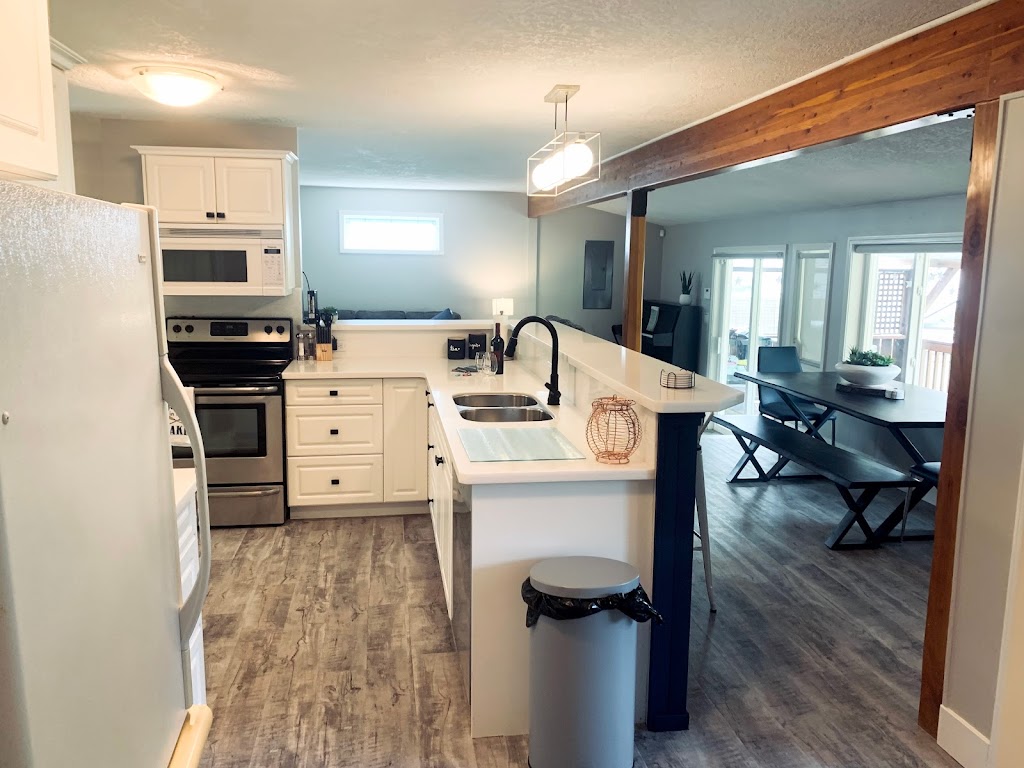 Lakey McLakehouse | 77 S Shore Rd, Lake Cowichan, BC V0R 2G0, Canada | Phone: (250) 661-7551