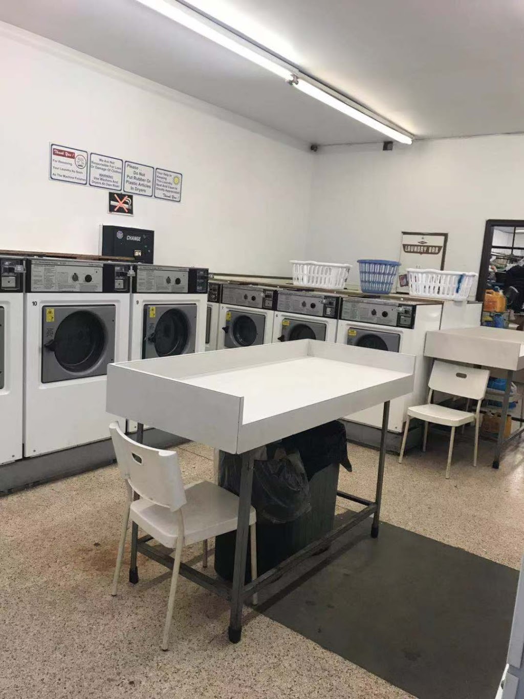 Penthouse Dry Cleaners and Coin Laundry | 794 Broadview Ave, Toronto, ON M4K 2P7, Canada | Phone: (416) 463-0576