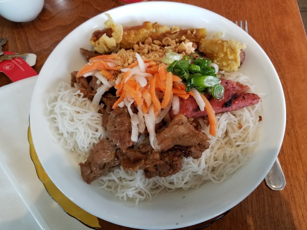 Phở Hưng Restaurant | 1195 Dundas St E, Mississauga, ON L4Y 2C1, Canada | Phone: (905) 275-8588