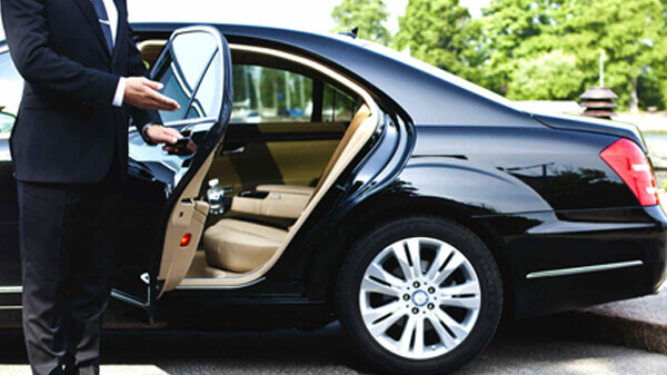 Airport Black Car Service | 3061 Finch Ave W #47, Toronto, ON M9M 0A7, Canada | Phone: (416) 827-9726