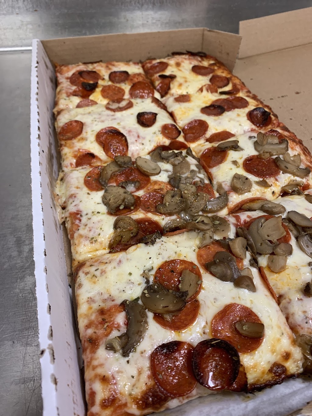 Mattinas Pizzeria | 6040 Sheridan Dr, Amherst, NY 14221, USA | Phone: (716) 626-5550