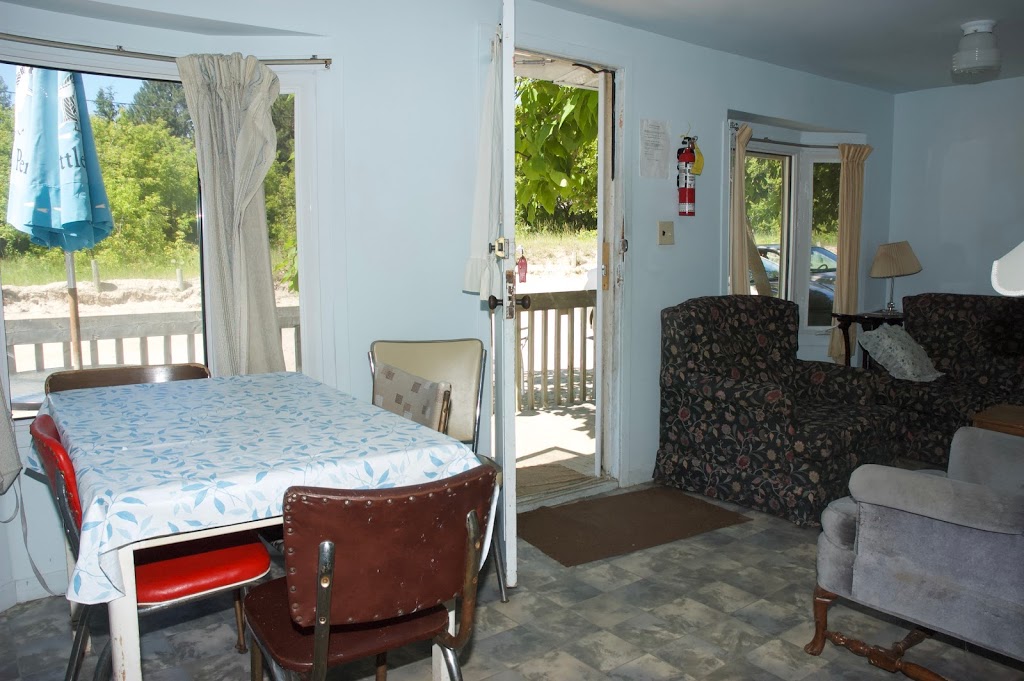 Bungalows on the Beach | 322 Shore Ln, Wasaga Beach, ON L9Z 1Z5, Canada | Phone: (705) 429-1576