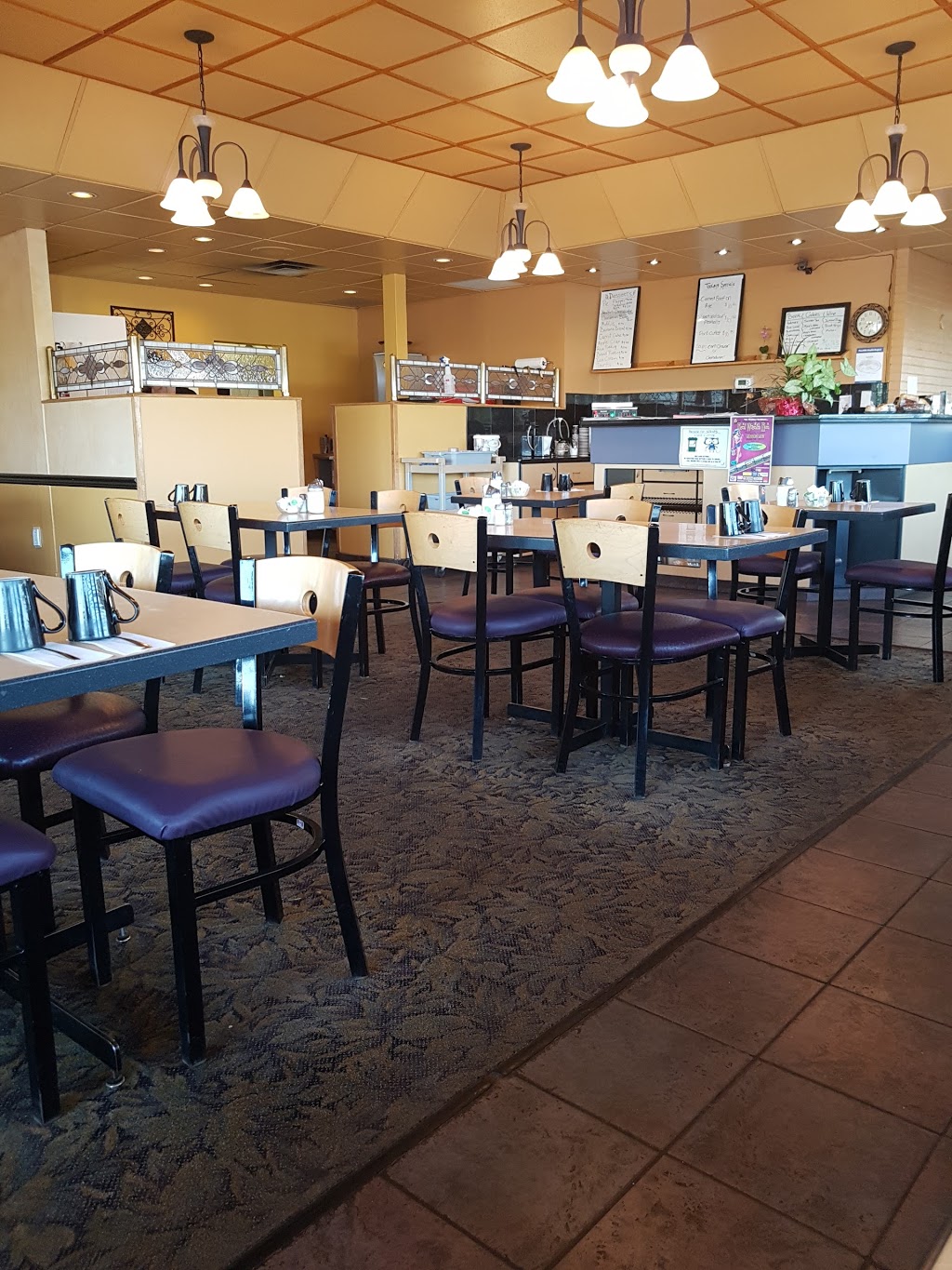 Prairie Oasis Family Restaurant | 1650 Lakeview Rd, Bushell Park, SK S0H 0N0, Canada | Phone: (306) 692-4334