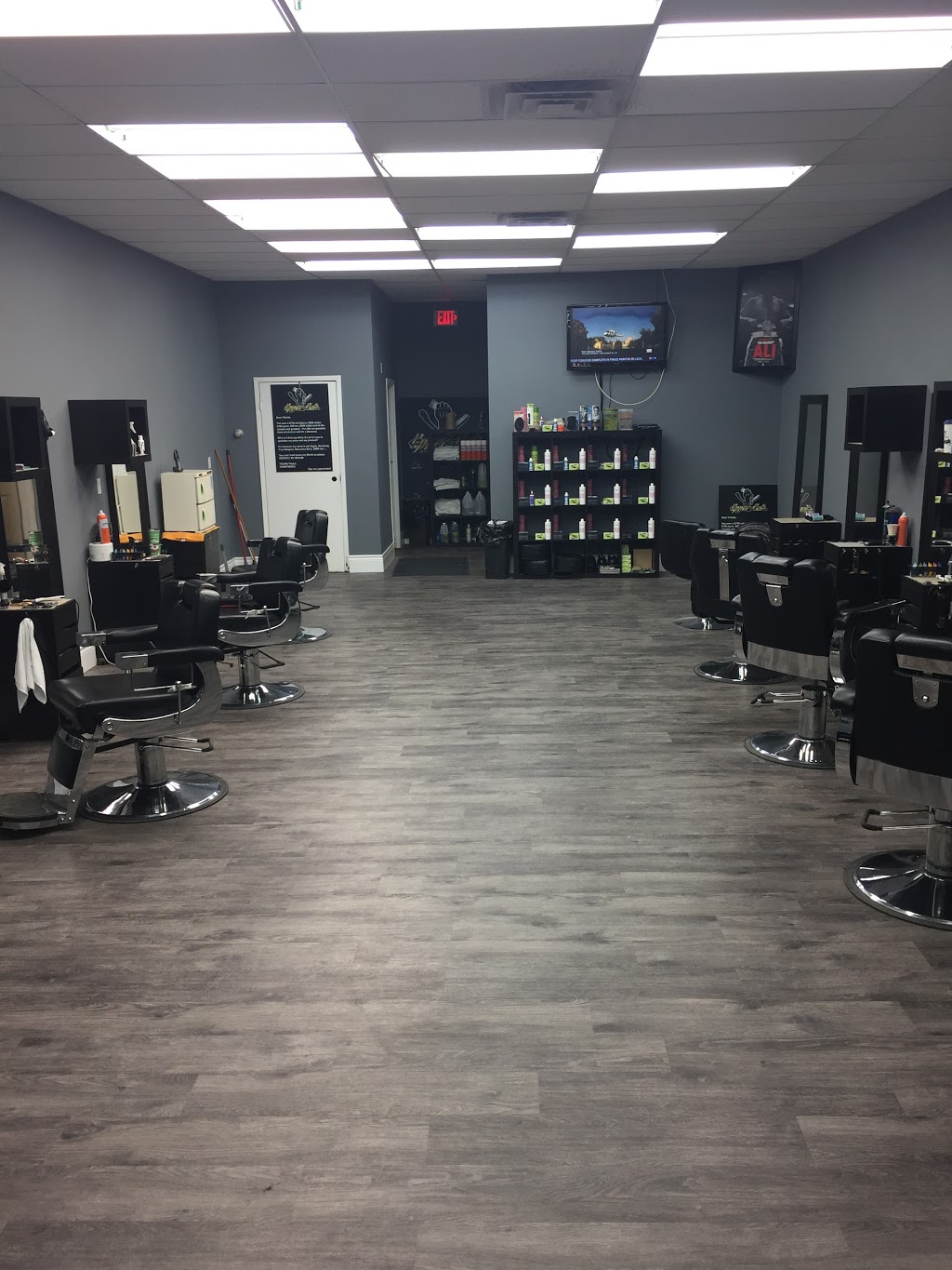 Upper Cuts | 1216 Upper Wentworth St, Hamilton, ON L9A 4W2, Canada | Phone: (905) 381-9855