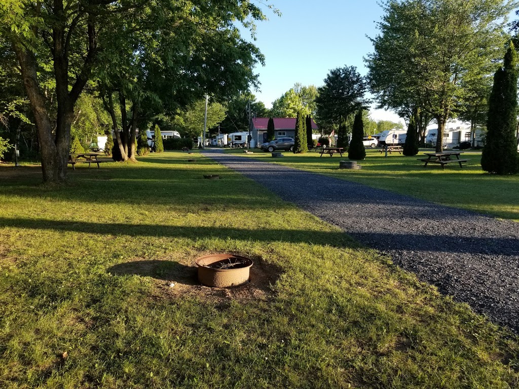 Caravelle | Camping VR et chalets Parkbridge | 180 Rang de la Gare, Sainte-Sabine, QC J0J 2B0, Canada | Phone: (450) 293-7637