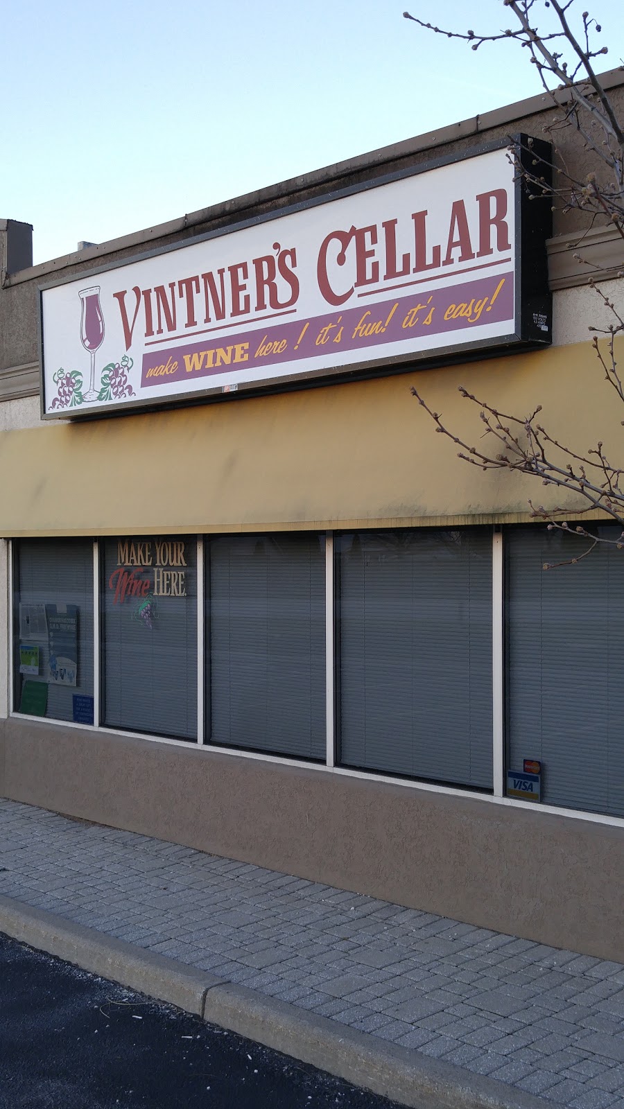 Vintners Cellar Tecumseh | 398 Manning Rd, Windsor, ON N8N 2G8, Canada | Phone: (519) 979-7288