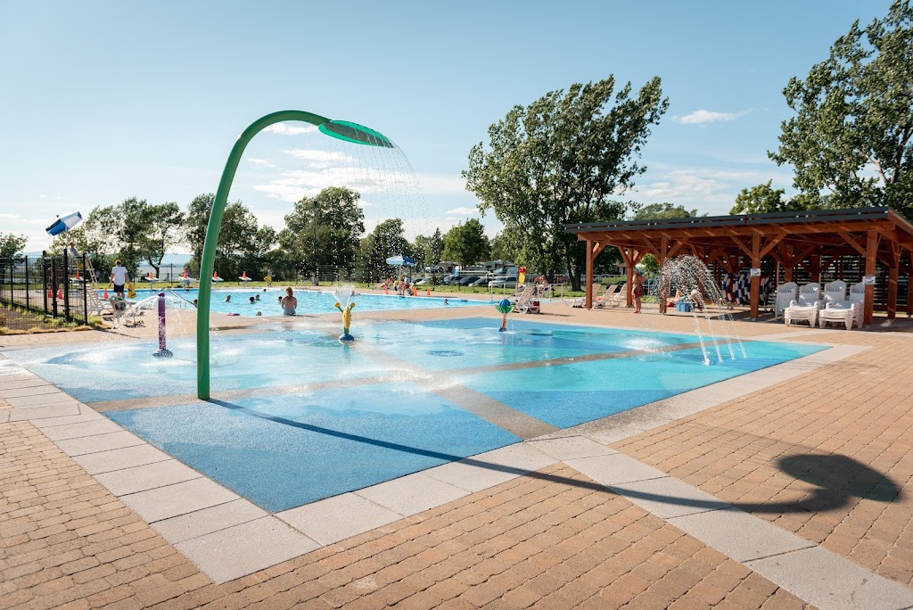 Parc aquatique Pointe-aux-Oies | 50 Av. du Bass. N, Montmagny, QC G5V 2B7, Canada | Phone: (418) 241-5156