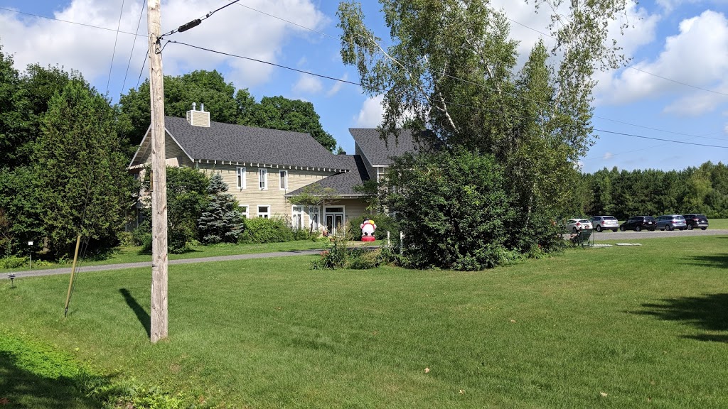 William Wentworth Domain | 325 Chemin de la Rivière, Saint-Félix-de-Kingsey, QC J0B 2T0, Canada | Phone: (819) 848-2291