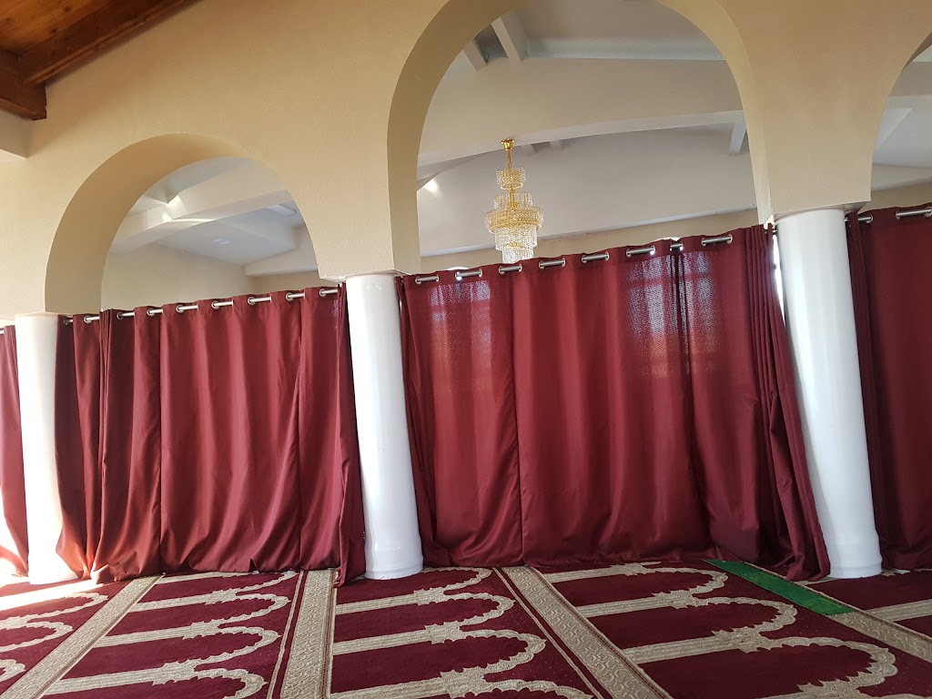 Abo Ther Alghafari Mosque | 273 Donald St, Ottawa, ON K1K 1N1, Canada | Phone: (613) 747-6252