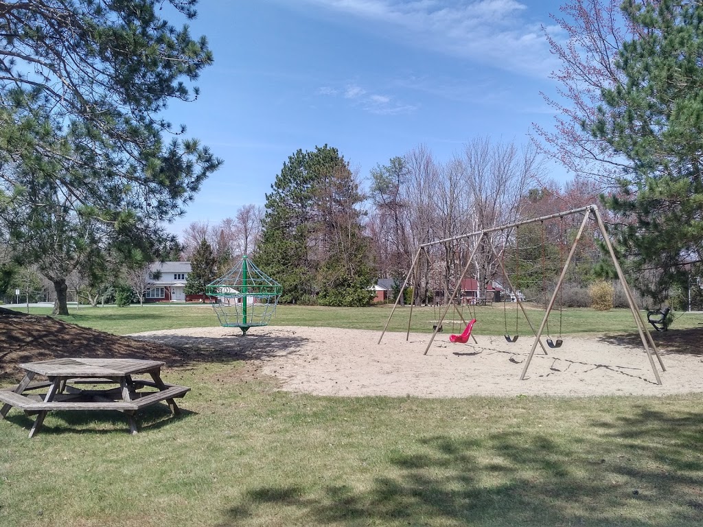 Merivale Gardens Park | Merivale Gardens - Grenfell Glen - Pineglen - Country Place, Ottawa, ON K2G, Canada