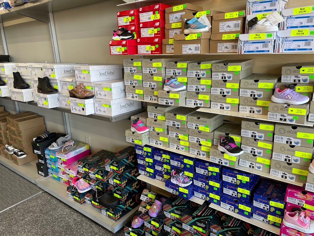 Brand Name Shoe Warehouse | Pendale Plaza, 210 Glendale Ave, St. Catharines, ON L2T 7P9, Canada | Phone: (905) 641-1112