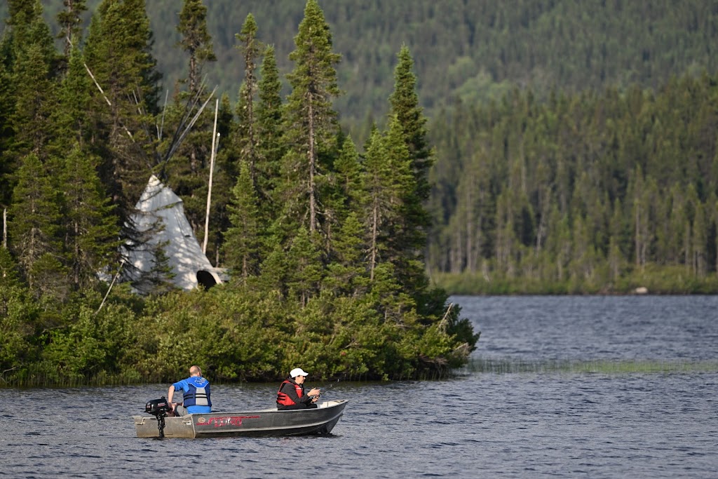 Pourvoirie Domaine Sportif du Lac Loup | 32 Rue de la Réserve, Les Escoumins, QC G0T 1K0, Canada | Phone: (418) 233-2266