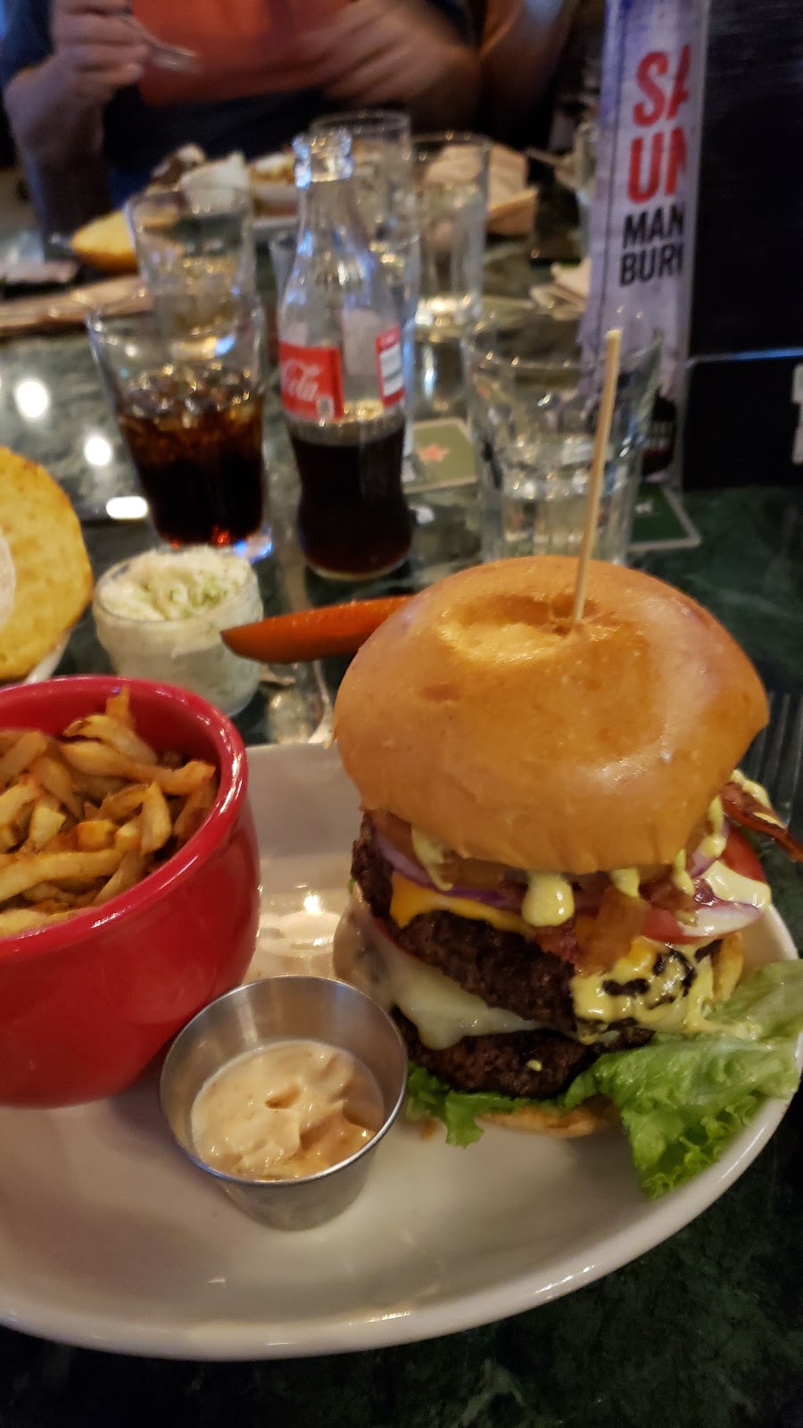 La Belle et La Boeuf - Burger Bar | 255 Rue de Martigny O #6, Saint-Jérôme, QC J7Y 2G4, Canada | Phone: (450) 990-5858