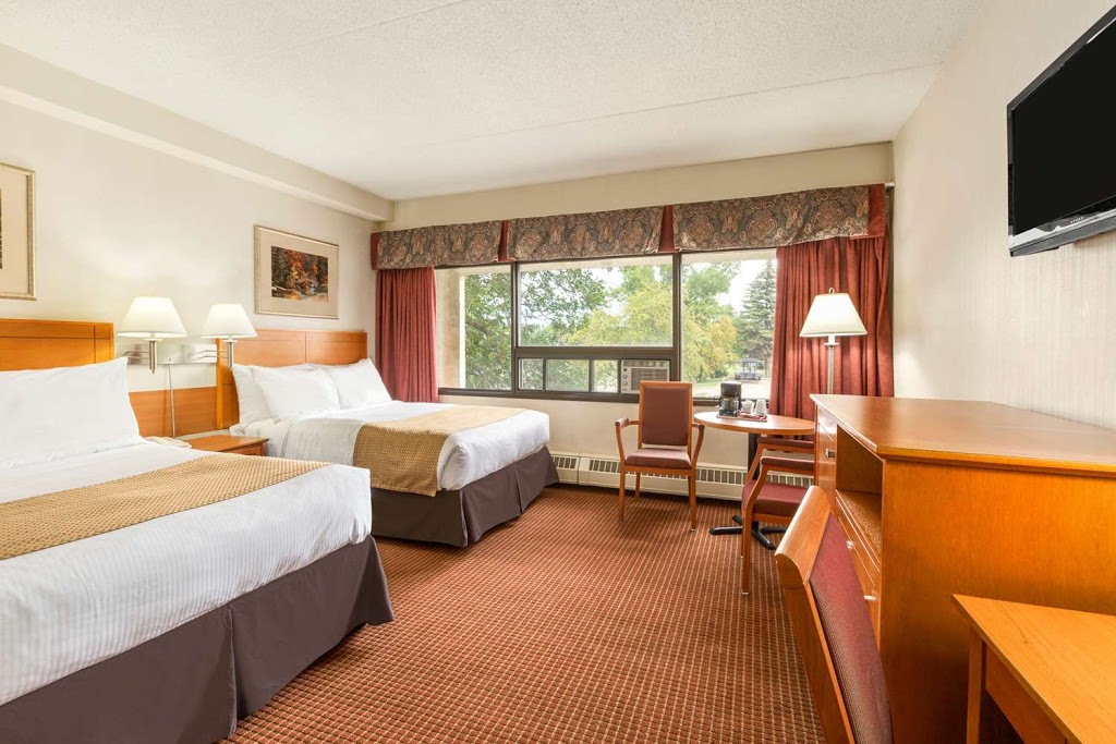 Travelodge by Wyndham Edmonton East | 3414 118 Ave NW, Edmonton, AB T5W 0Z4, Canada | Phone: (780) 474-0456