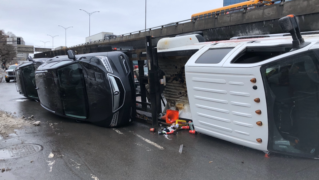 Towing Ville St Laurent | CP 34507, Blvd. de la Côte-Vertu, Saint-Laurent, QC H4R 2P4, Canada | Phone: (514) 316-0175