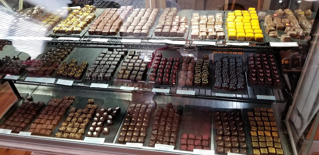 FAYS, terroir chocolaté | 47 Rue Notre Dame, Oka, QC J0N 1E0, Canada | Phone: (514) 622-9411