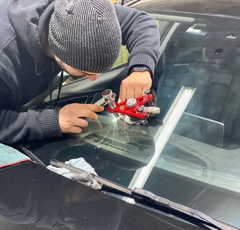 Fix It Fast Auto Glass | 996 Westport Crescent Unit #8, Mississauga, ON L5T 1G1, Canada | Phone: (416) 662-8761