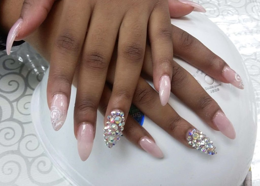Iris Nails & Spa | 1500 Upper Middle Rd W, Oakville, ON L6M 3G3, Canada | Phone: (905) 469-9843