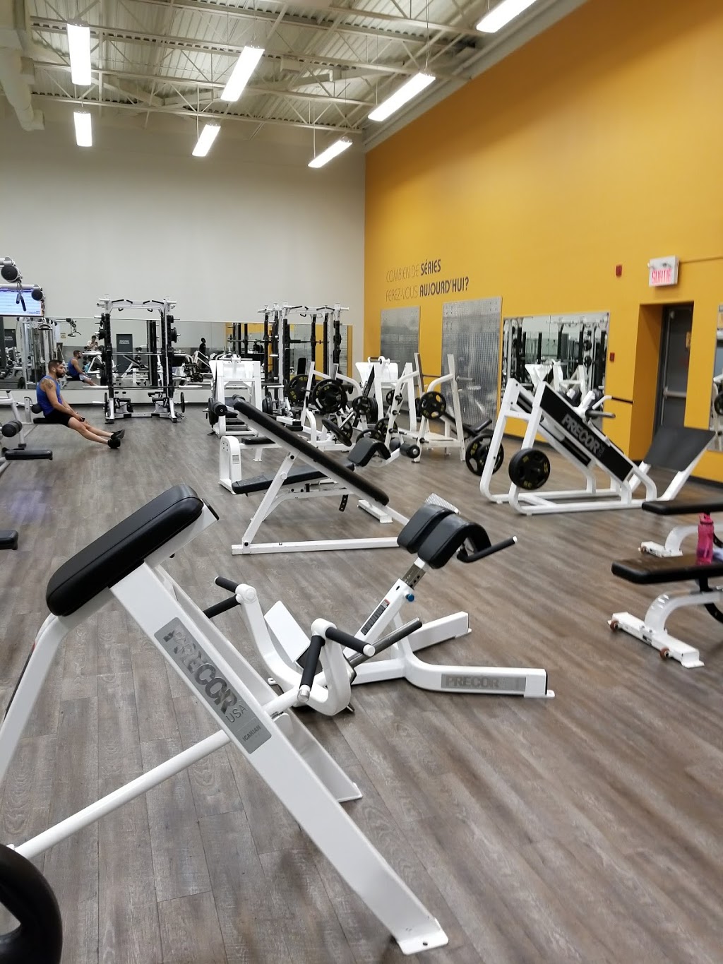 Éconofitness Extra | 2228 Boulevard des Laurentides, Laval, QC H7K 3C1, Canada | Phone: (450) 967-4242