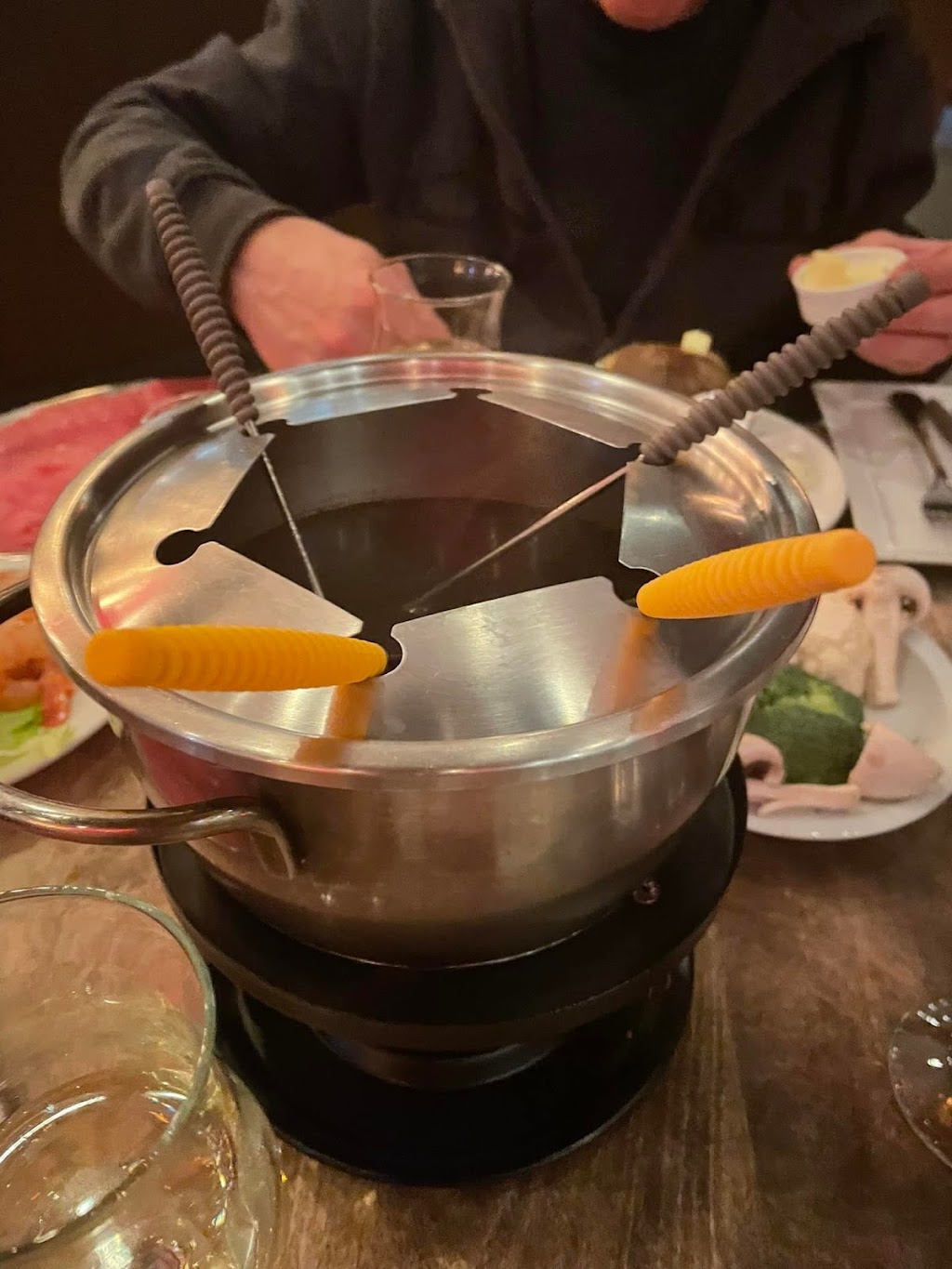 Resto-Bar Fondue Caquelon | 781 Bd Laurier, McMasterville, QC J3G 0K5, Canada | Phone: (450) 467-2525