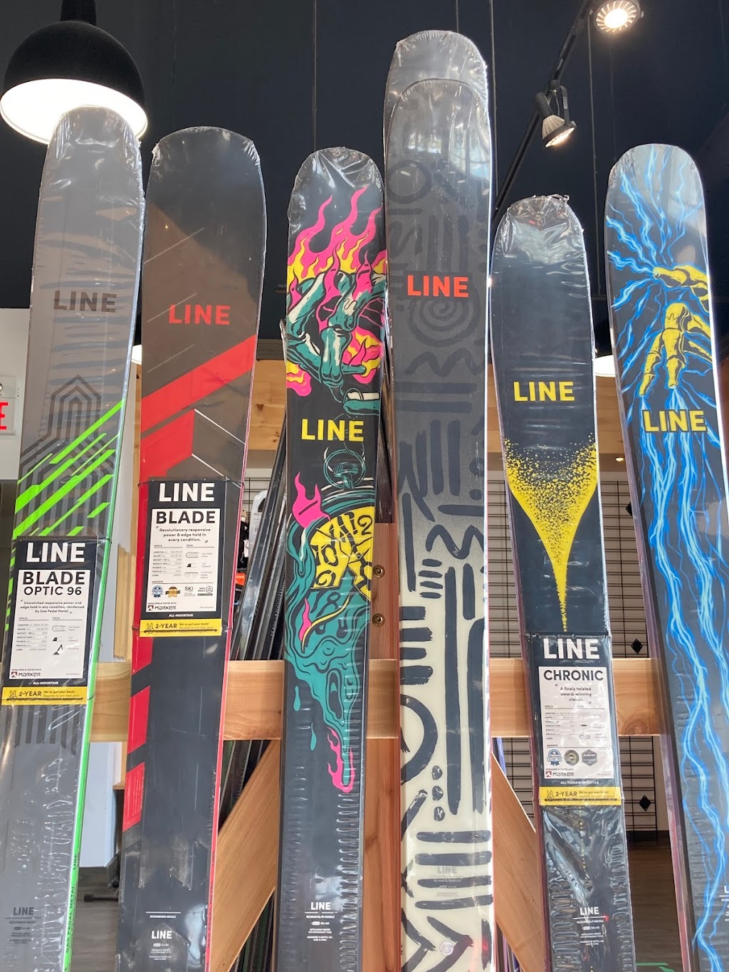 Ski Shop West Island | 48E Bd Brunswick, Pointe-Claire, QC H9B 2L3, Canada | Phone: (438) 805-2100