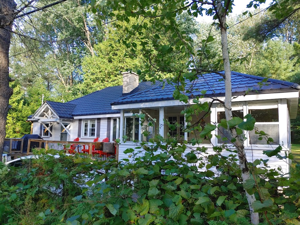 Sandy Pines Cottage | 1008 Chippawa Ave, Gravenhurst, ON P1P 1R1, Canada | Phone: (905) 842-9841