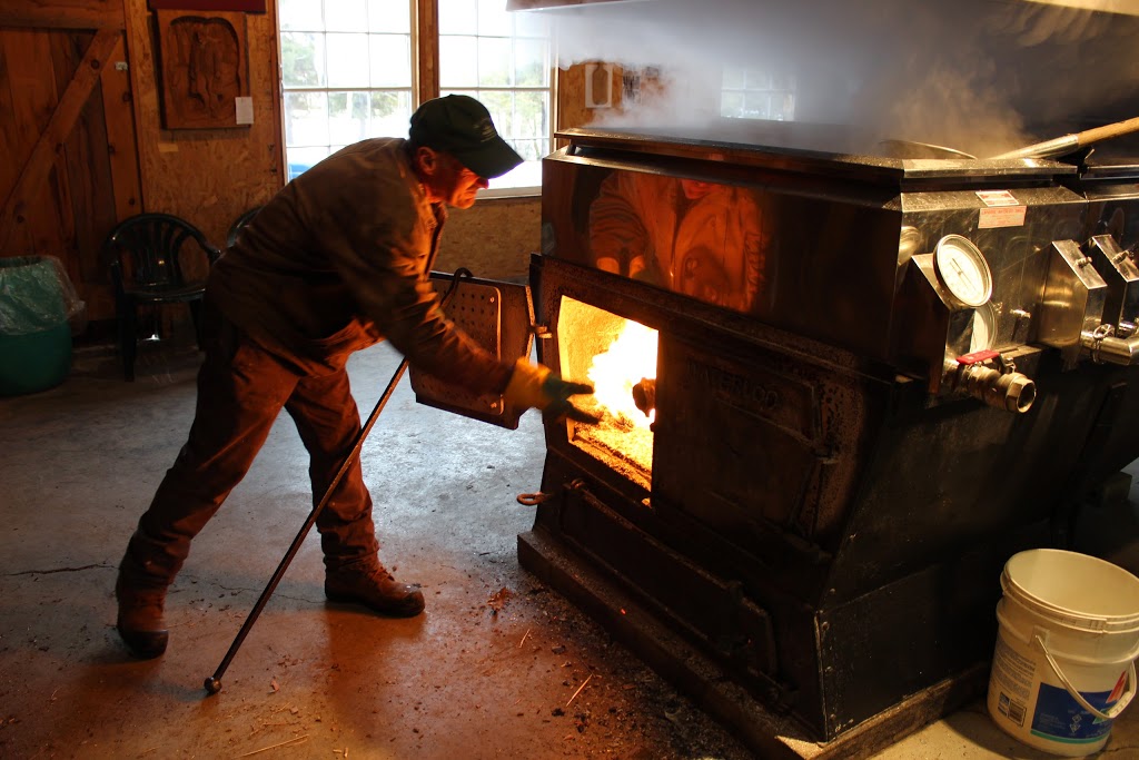 Cabane à Sucre St-Pierre & Famille Maple Sugar Camp | 20699 Stormont, Dundas and Glengarry County Road 2, Lancaster, ON K0C 1N0, Canada | Phone: (613) 347-2077